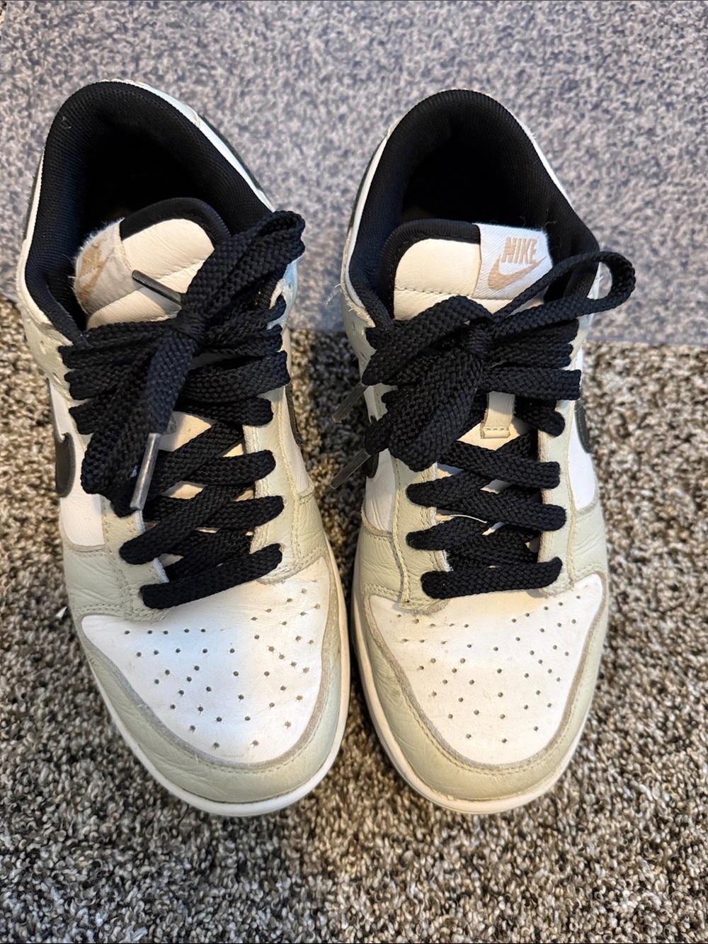 Nike Mens size 7.5 Low-Top Sneakers in White, Cream, and Black